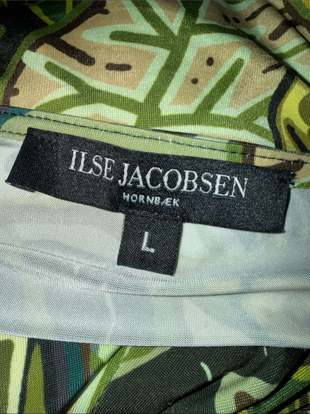 Ilse Jacobsen Tropical Print Twist Front
Dress In Clover Size Large - Picture 2 of 10